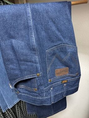 Wrangler Men’s Indigo Straight-Leg Jeans